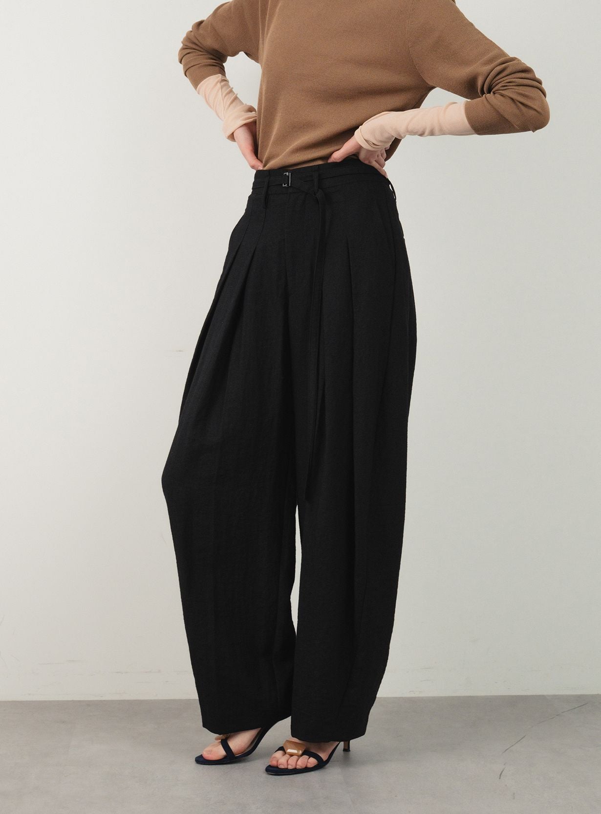 リネンレーヨンバレルパンツ