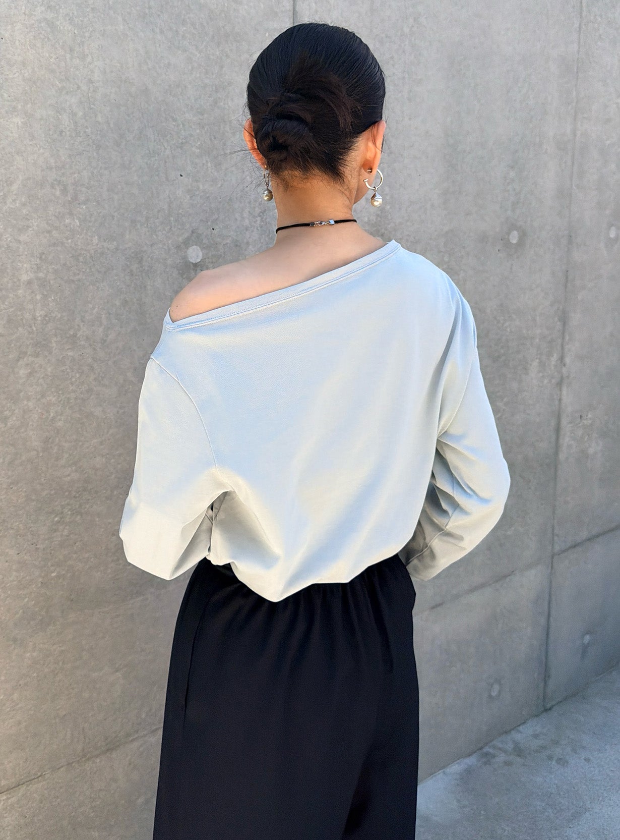 オフショルダープルオーバー