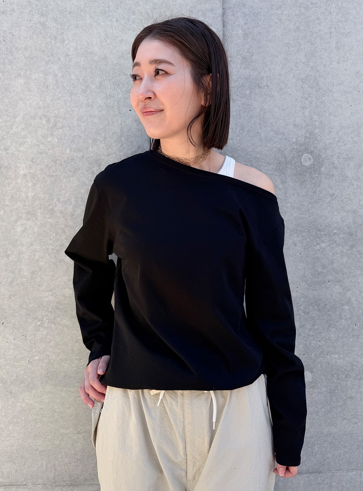 オフショルダープルオーバー