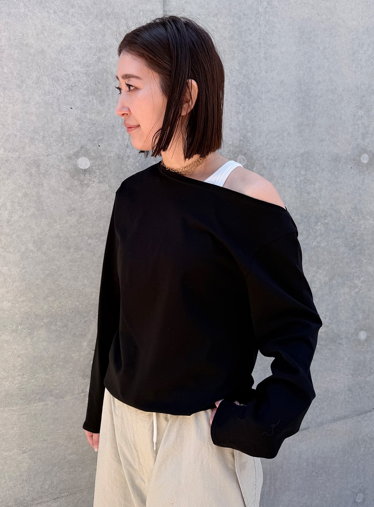 オフショルダープルオーバー