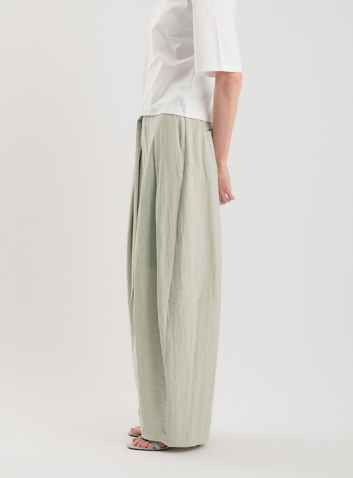 リネンレーヨンバレルパンツ
