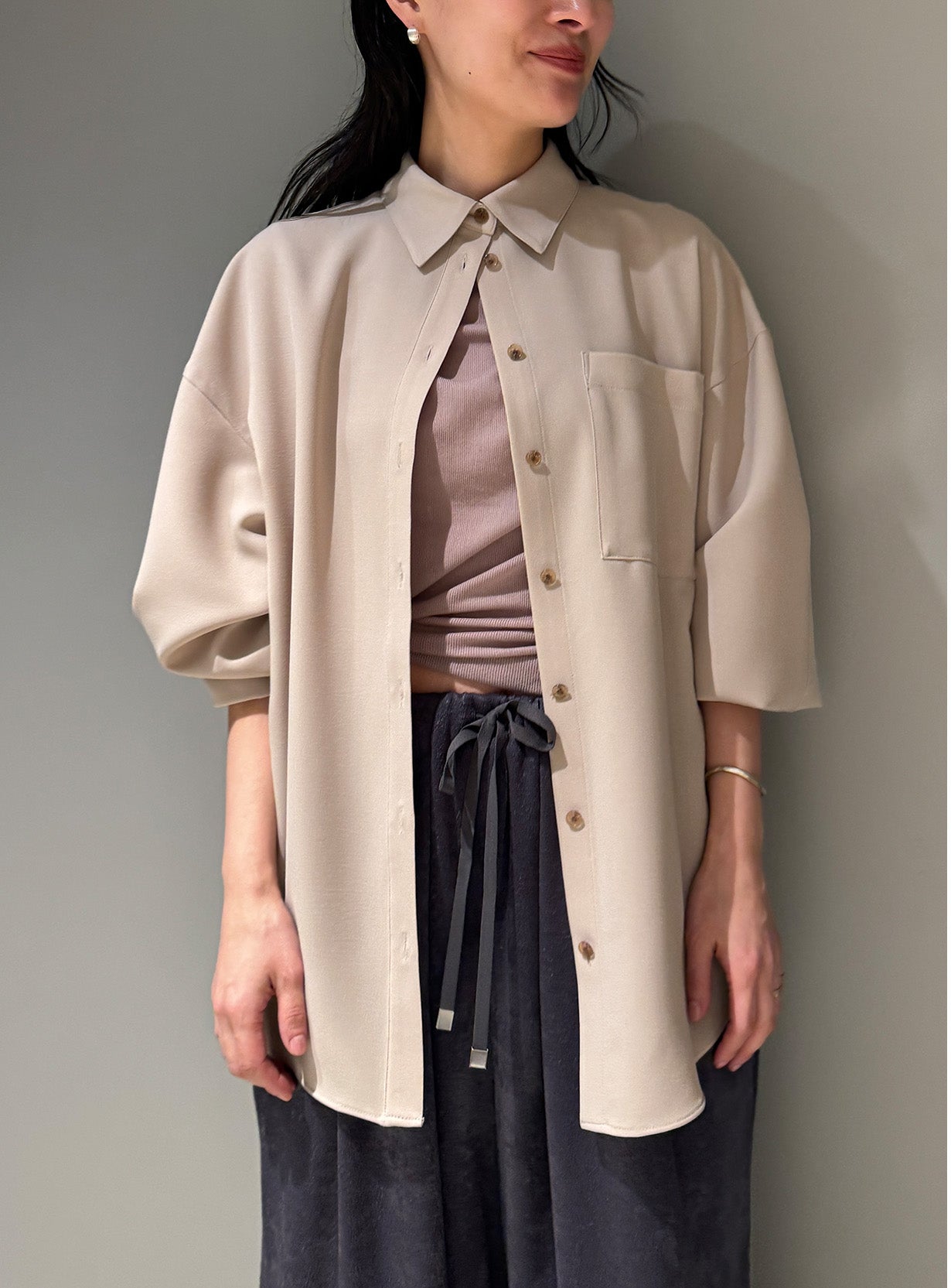 バックドロストシャツ