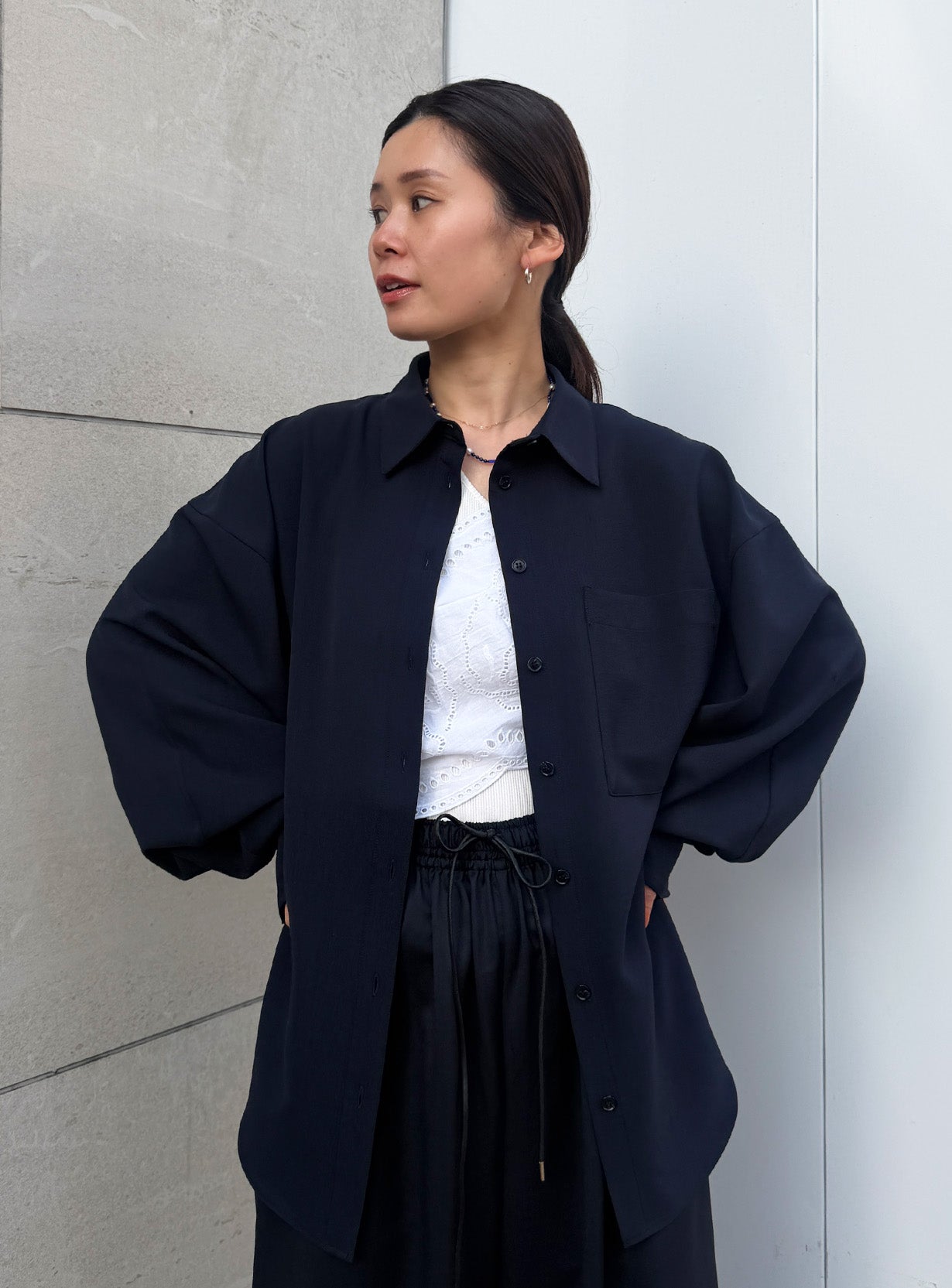 バックドロストシャツ