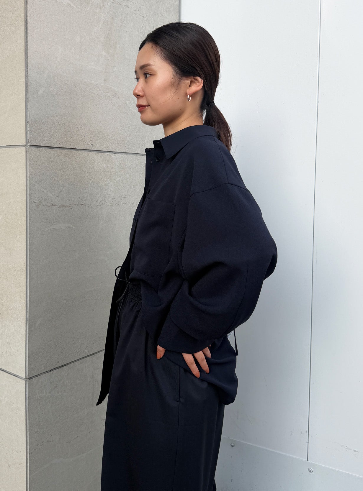 バックドロストシャツ