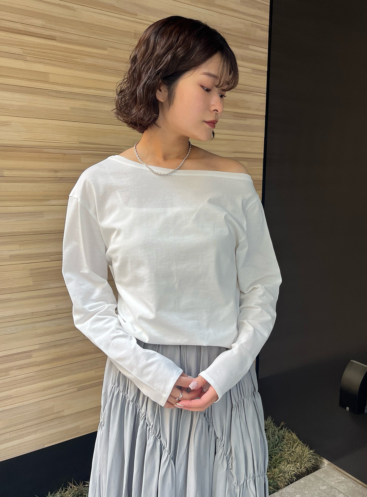 オフショルダープルオーバー