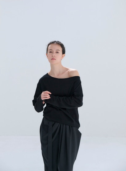 オフショルダープルオーバー